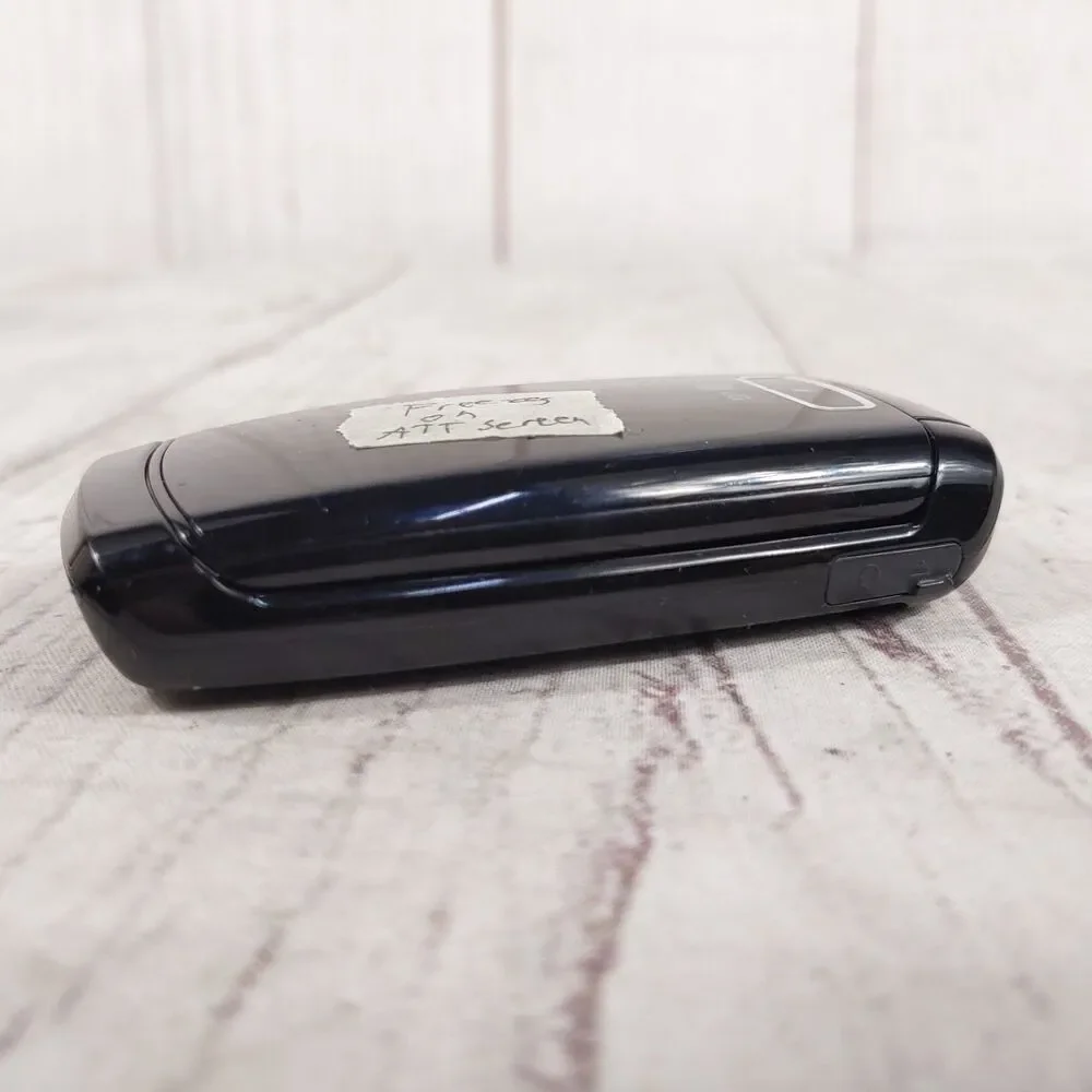 PARTS ONLY - Vintage LG CE110 AT&T Flip Phone Black Cell Phone Y2K - AS-IS